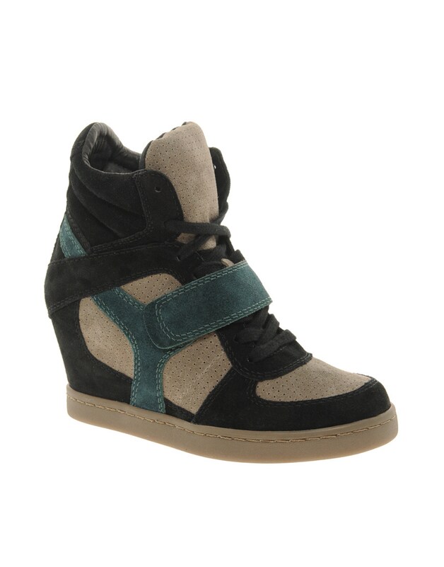 Sneakers met verborgen sleehak van Ash bij Asos.com.