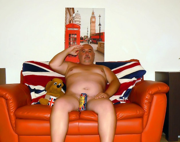 © Facebook 'Support Prince Harry with a Naked Salute'.