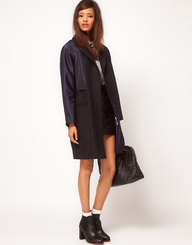 Vormeloze jas bij Asos.com.