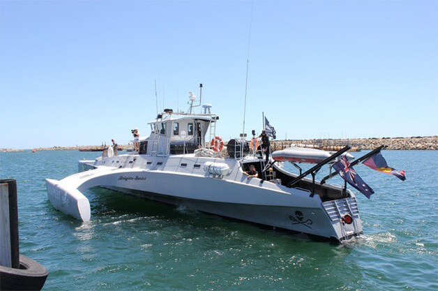 De Brigitte Bardot verlaat begin december de Australische havenstad Fremantle, bij de start van 'Operation Devine Wind'.