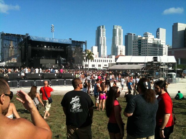 Grand Central Park in downtown Miami omgetoverd in een openluchtdiscotheek om U tegen te zeggen.