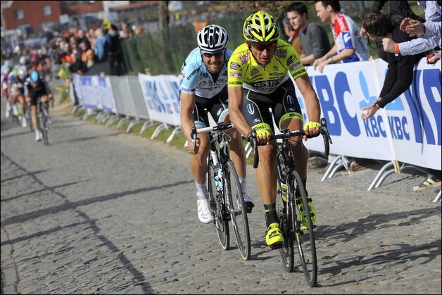 Bij de derde passage reed Boonen in het wiel van Pozzato naar Ballan.