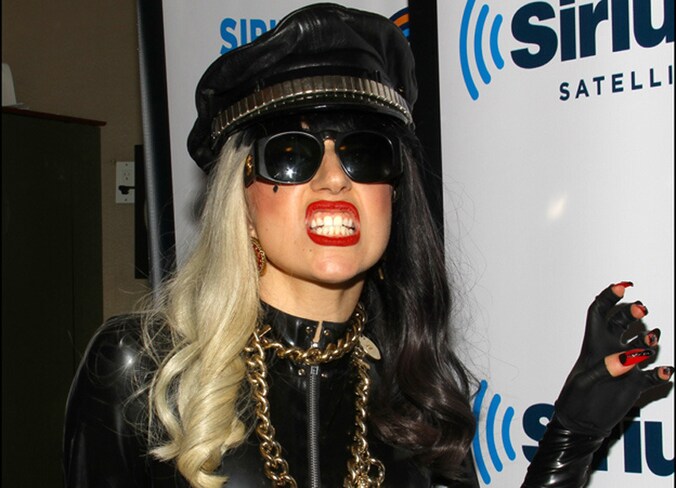 Lady Gaga wil dat haar partner zegt wat ze in bed moet doen.
