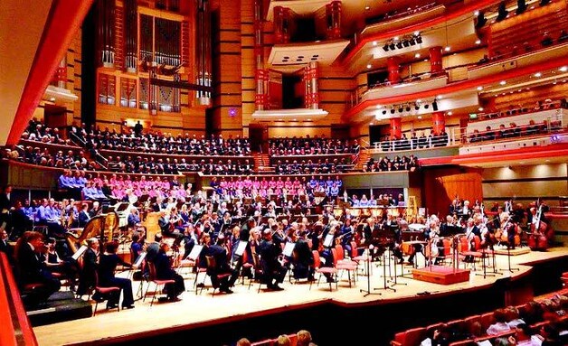 De opening van het 2012 Festival vindt plaats in de Symphony Hall van Birmingham.