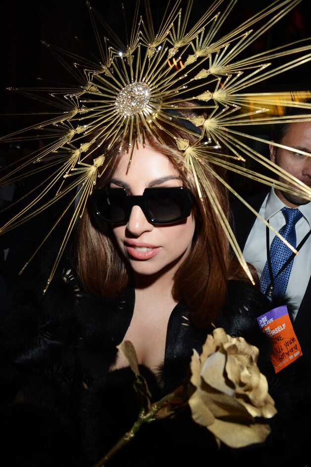 Gisteren stelde Gaga haar nieuwste parfum Fame voor in Harrods.
