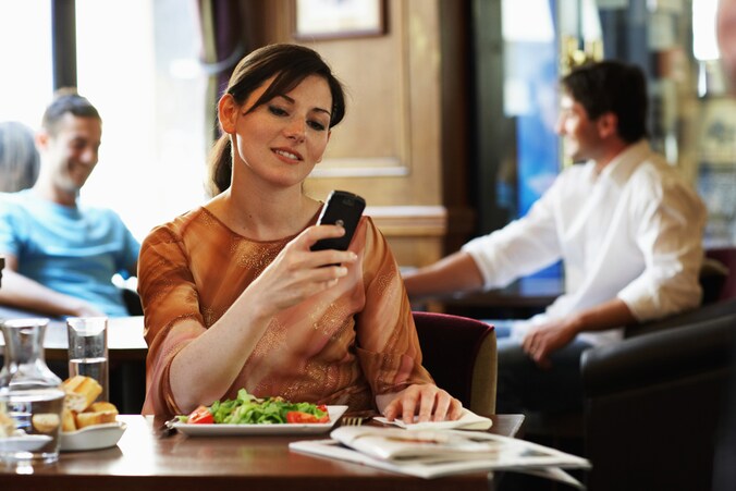 Met de apps kan je bijvoorbeeld het aantal calorieën van je slaatje bijhouden