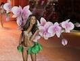 Topmodel Alessandra Ambrosio op de catwalk.