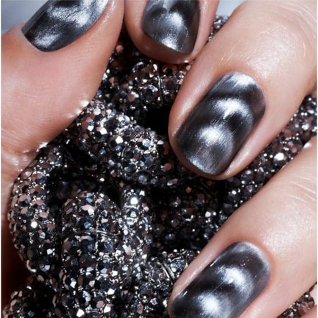 Nagellak van Yves Saint Laurent.