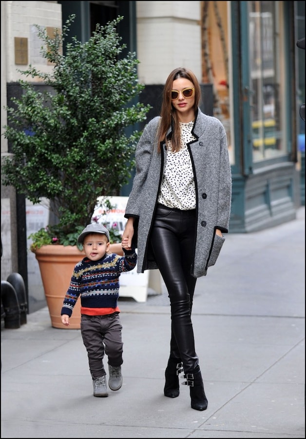 Een oversized jas van Isabel Marant in combinatie met een strakke lederen broek