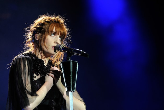 Vlechtjes waren hip in 2012, zoals deze haarband van Florence Welch