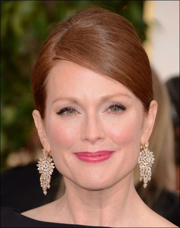 Julian Moore kreeg 500.000 dollar om te pronken met deze Bulgari's op de Golden Globes.