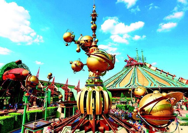 Reserveer voor bepaalde attracties een tijdstip via Fast Pass en je bespaart je heel wat verloren wachttijd.