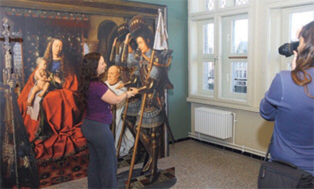 Doorheen zeven zalen vol realistische decors, schuif je telkens een stukje verder op in de verhaallijn.