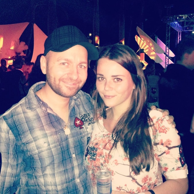 Charlotte Van Brabander met Daniel Negreanu, een van de bekendste spelers van het circuit