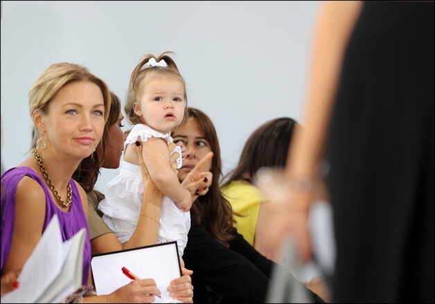 Harper Beckham aanwezig op één van de vele modeshows.