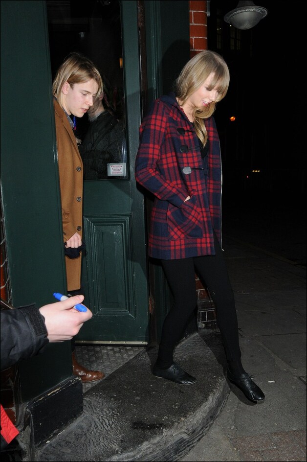 Taylor Swift op date.