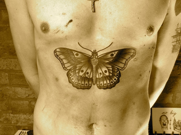 De vlindertatoeage van Harry Styles. © Flickr Lyam Sparkes.