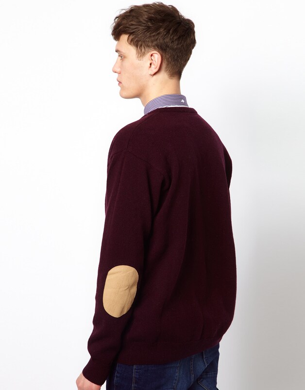 Een cardigan met elleboogstukken.