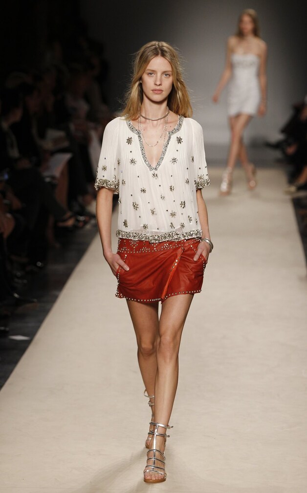 Laissez-faire bij Isabel Marant Spring/Summer 2013 in Parijs.