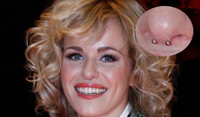 K3's Josje met neuspiercing