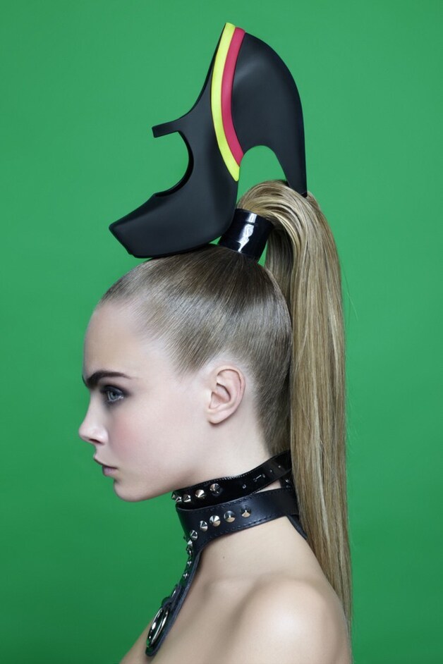Het gezicht van Lagerfelds collectie: Cara Delevinge.