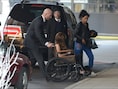 Lady Gaga in haar nieuwe rolstoel.