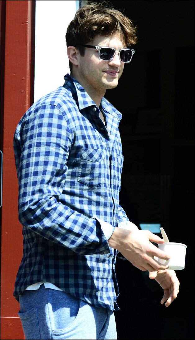 Ashton Kutcher is een van de ruimtereizigers