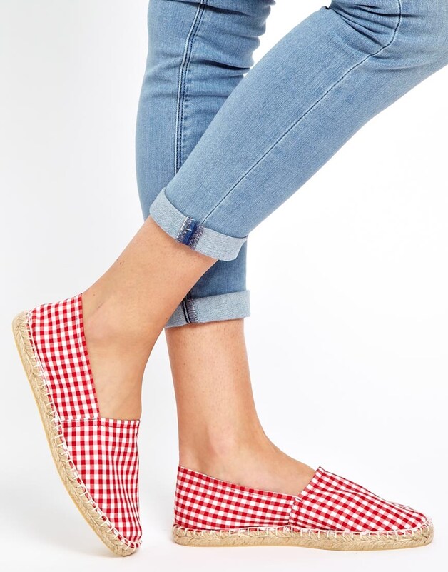 Espadrilles.