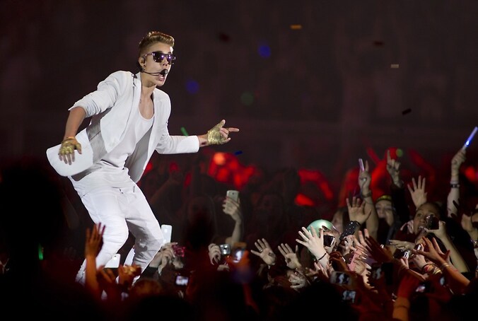 Justin Bieber tijdens een concert in het Gelredome.