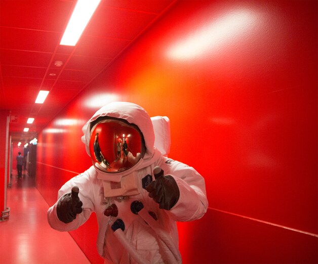 Spaceman, naar de grote hit van Hardwell, gesignaleerd backstage.