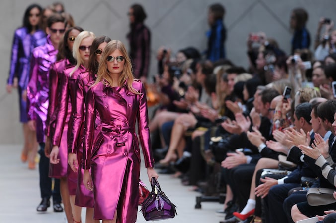 De opvallende trenchcoats van Burberry Prorsum.