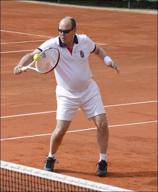 Prins Albert van Monaco als schoolvoorbeeld van de 'krachtpens'.