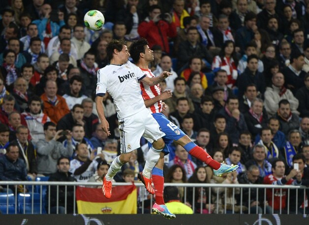 Coentrão in duel met Costa.