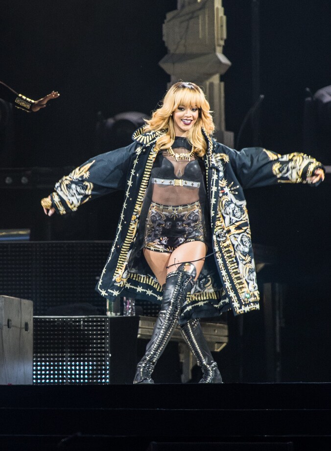 Rihanna op haar Diamonds World Tour in Frankrijk op 8 juni