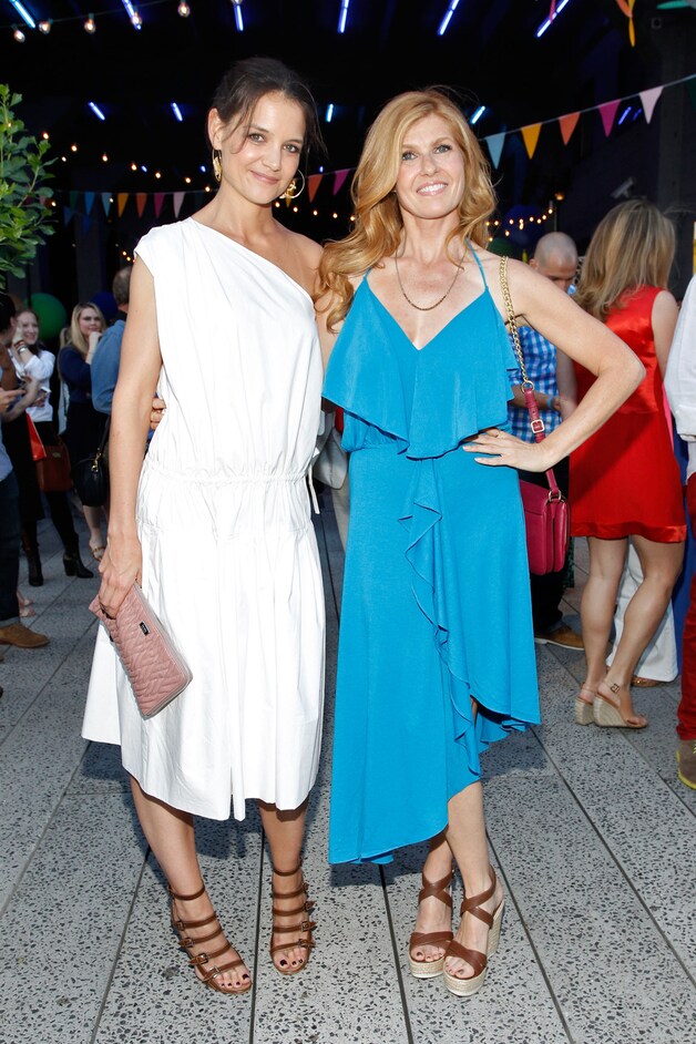 Katie Holmes en Connie Britton.