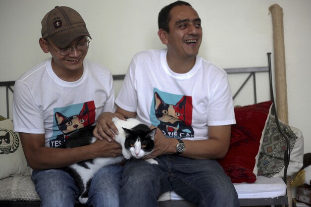 Initiatiefnemers Diego Cruz (links) en Sergio Chamorro met Morris.