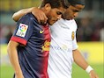 Jonathan dos Santos hier met zijn broer Giovanni dos Santos (r)