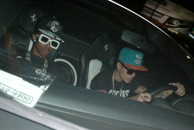Justin Bieber achter het stuur.