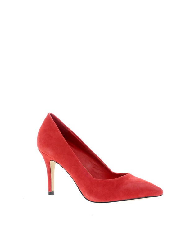 Rode pump bij Asos.com.