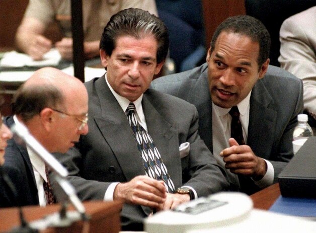 Robert Kardashian (m) en OJ Simpson (r) in 1995.