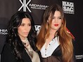 Khloe Kardashian (rechts) samen met zus Kim.