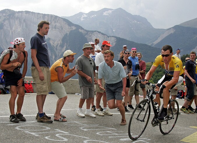 Armstrong tijdens de tijdrit naar l'Alpe d'Huez in 2004.