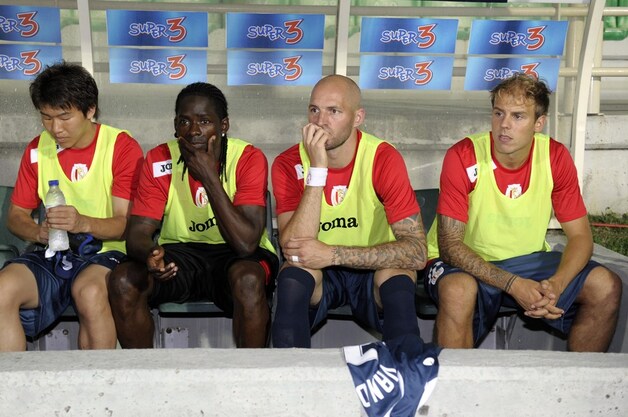 Kanu, Van Damme en Buyens startten tegen Xanthi nog op de bank