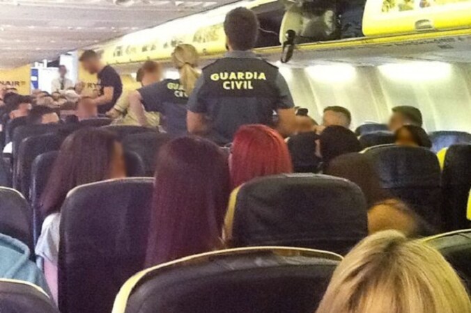 De Guardia Civil kon na de landing slechts vijf hooligans identificeren