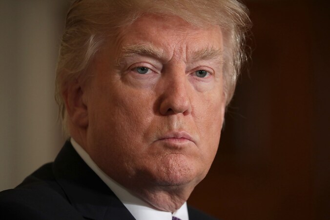 Donald Trumps buitenlandadviseur tijdens de kiescampagne, Carter Page, is volgens de Amerikaanse inlichtingendiensten in contact geweest met Russische spionnen.