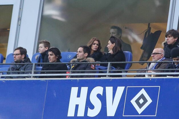 Sabia zat samen met een vriendin op de tribune om haar vriend aan te moedigen.