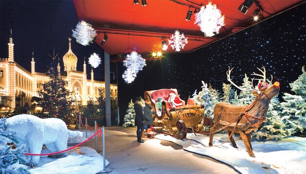 De kerstman is gearriveerd in het Tivoli-pretpark.