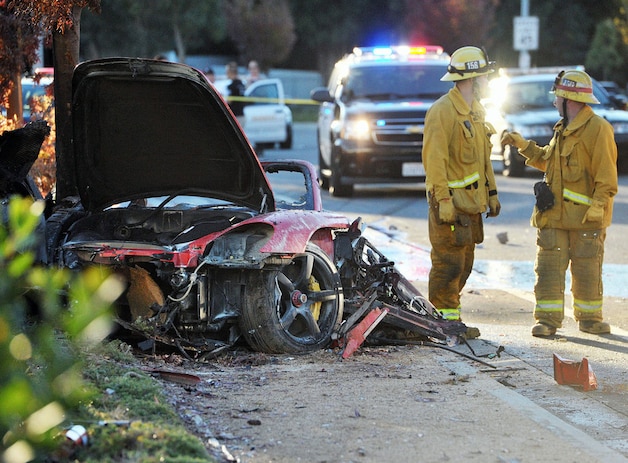 De Porsche waar Paul Walker in zat na de crash.