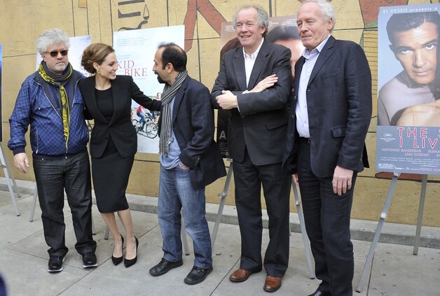 Van links naar rechts: Piedro Almodovar, Angelina Jolie, Asghar Farhadi, en de broers Dardenne.