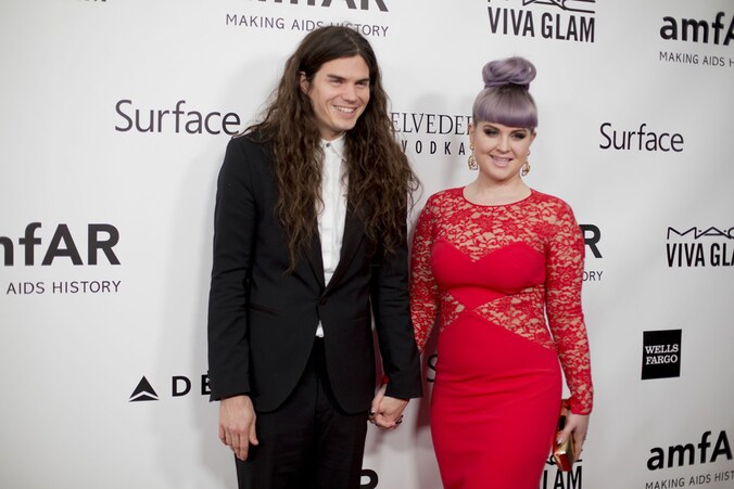 Matthew Mosshart (links) en Kelly Osbourne in december.
